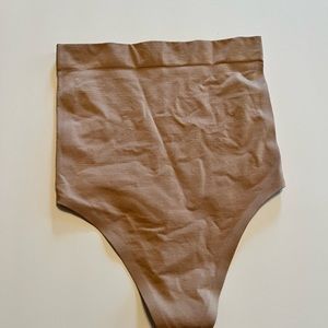 Skims thong tummy contour